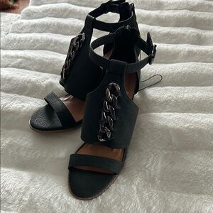 NWT Black Chain Detail Women's Sandal